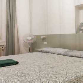 Apartment for rent for €1,375 per month in Milan, Via Luigi Calamatta