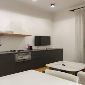 Apartment for rent for €1,375 per month in Milan, Via Luigi Calamatta