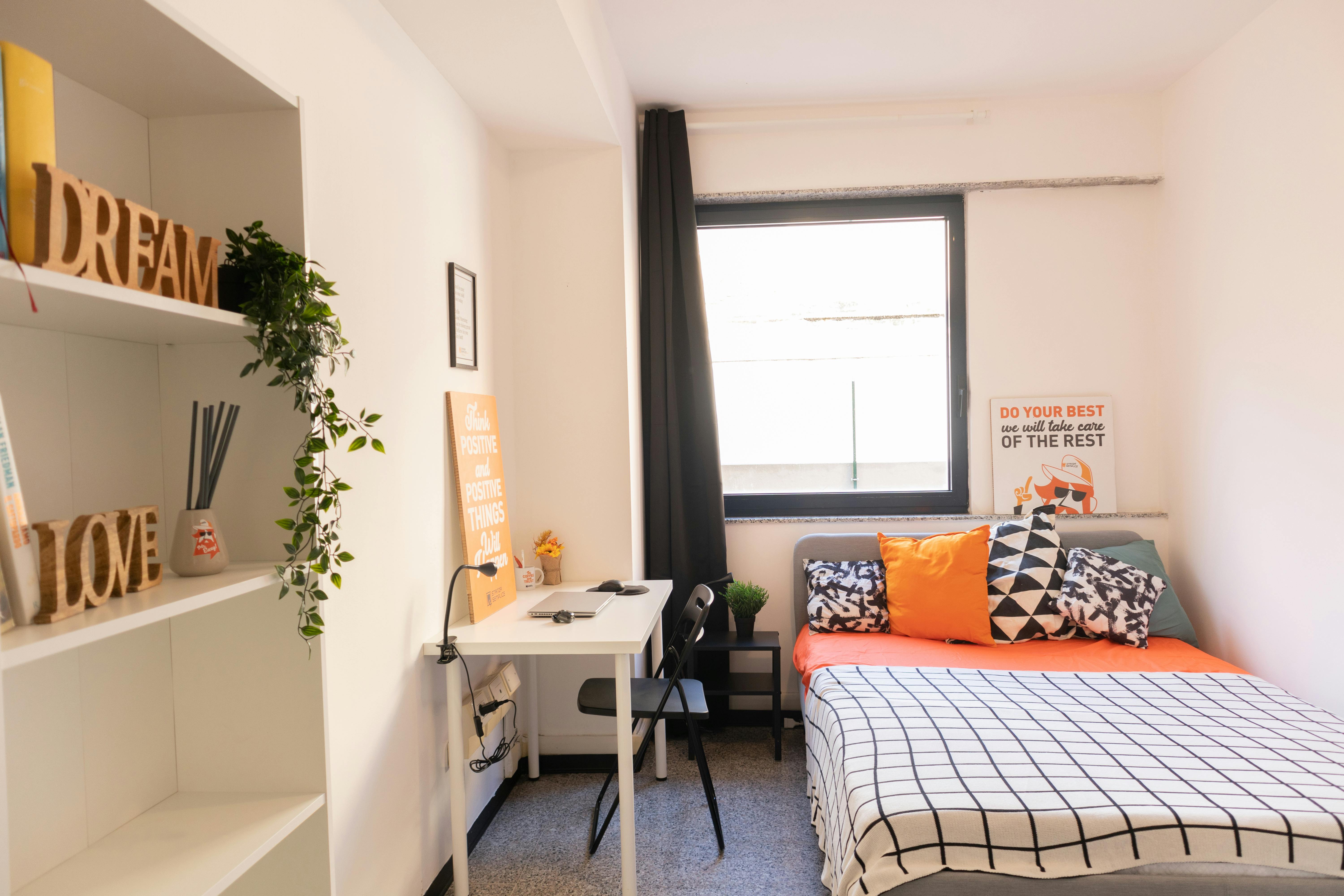 Private room for rent for €496 per month in Cagliari, Via Dante Alighieri