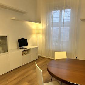 Apartment for rent for €1,800 per month in Milan, Via Brembo