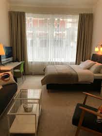 Apartment for rent for €1,400 per month in Ixelles, Avenue de l'Hippodrome