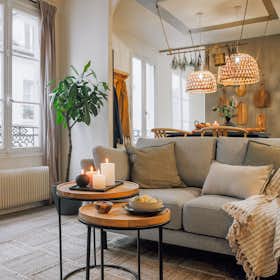 Apartment for rent for €4,127 per month in Paris, Rue Saint-Sauveur