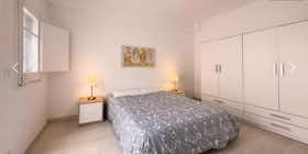 Appartement te huur voor € 1.650 per maand in Barcelona, Carrer de Sant Elies