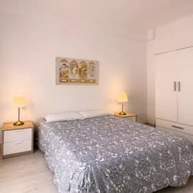 公寓 正在以 €1,650 的月租出租，其位于 Barcelona, Carrer de Sant Elies