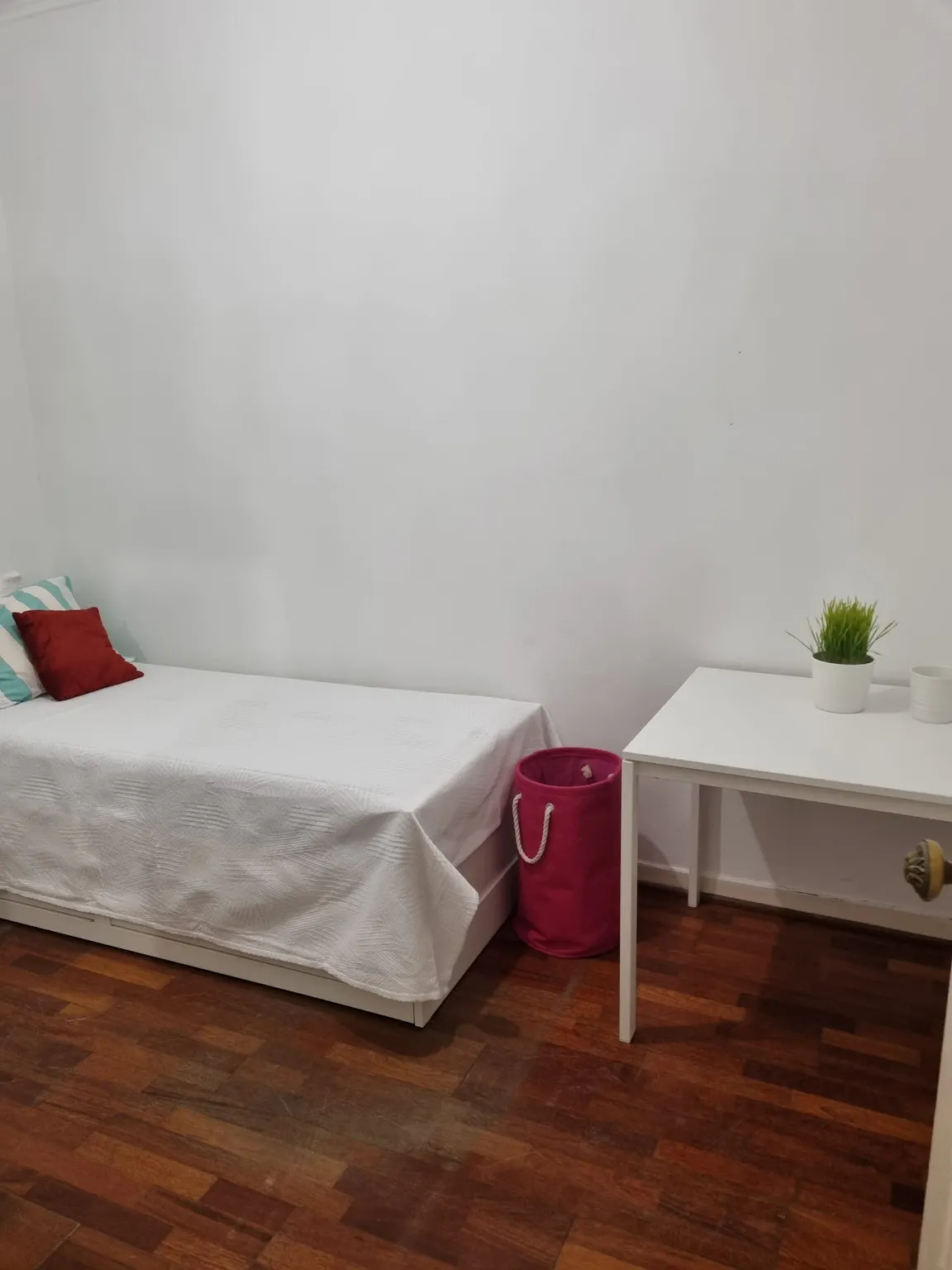 3-Bedroom Apartment in Rua Vitor Bastos, Lisbon (1260679) ROOM 4