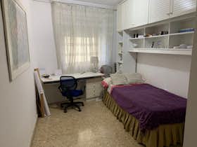 Private room for rent for €395 per month in Sevilla, Calle Gustavo Bacarisas