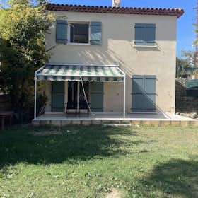 House for rent for €3,000 per month in Châteauneuf-Grasse, Chemin du Riou Merlet