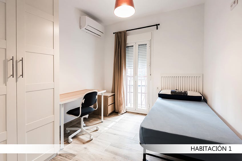 Calle Torrijiano, Sevilla preview