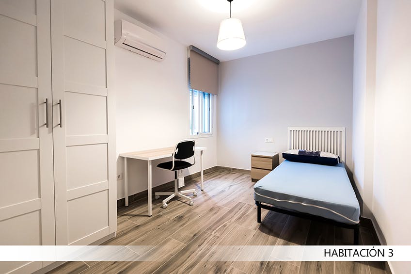 Calle Torrijiano, Sevilla preview