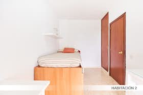 Private room for rent for €335 per month in Sevilla, Calle Farmaceútico Murillo Herrera
