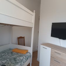 Mehrbettzimmer for rent for 375 € per month in Amadora, Rua Garcia de Orta