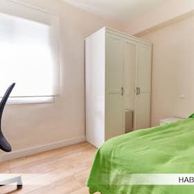 Private room for rent for €365 per month in Sevilla, Calle Farmaceútico Murillo Herrera