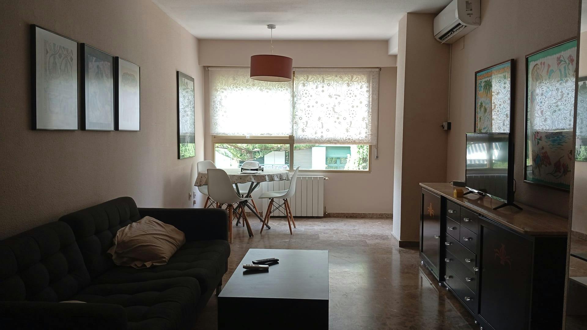 Apartment for rent for €1,750 per month in Valencia, Carrer de Luis Arcas