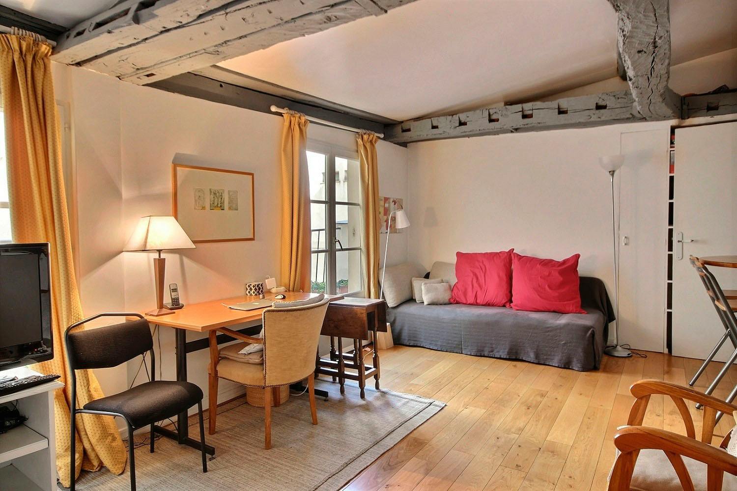 1-Bedroom Apartment in Rue Pavée, Paris (1265603) room image 1