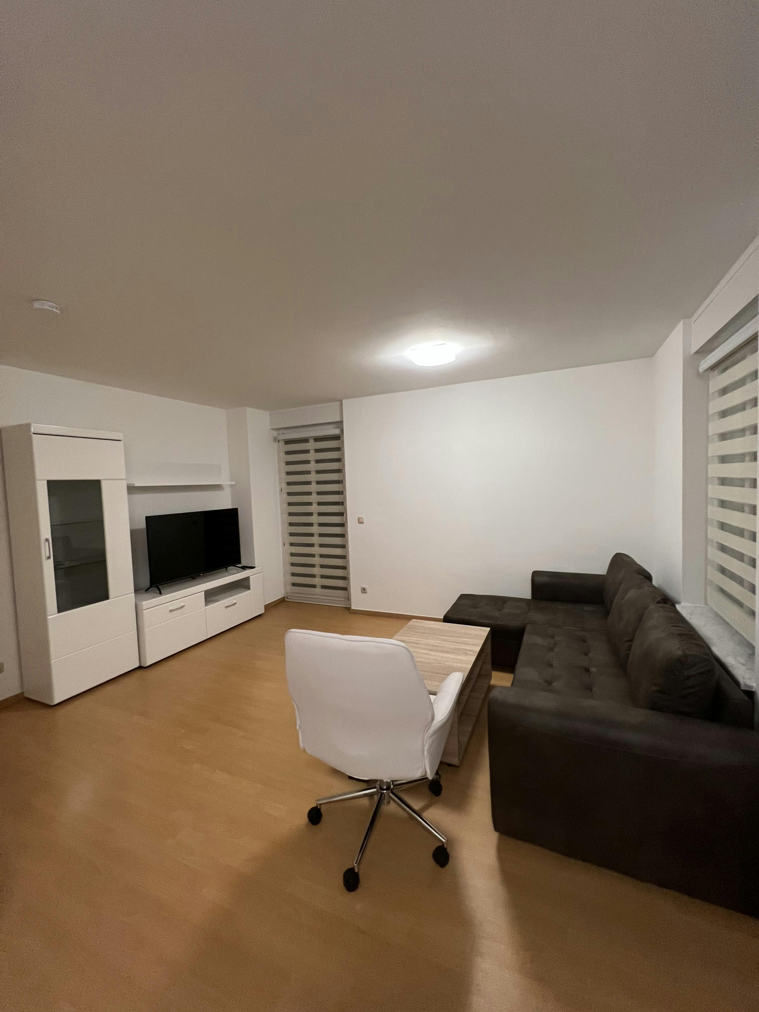 Apartment for rent for €1,600 per month in Schönefeld, Wehrmathen