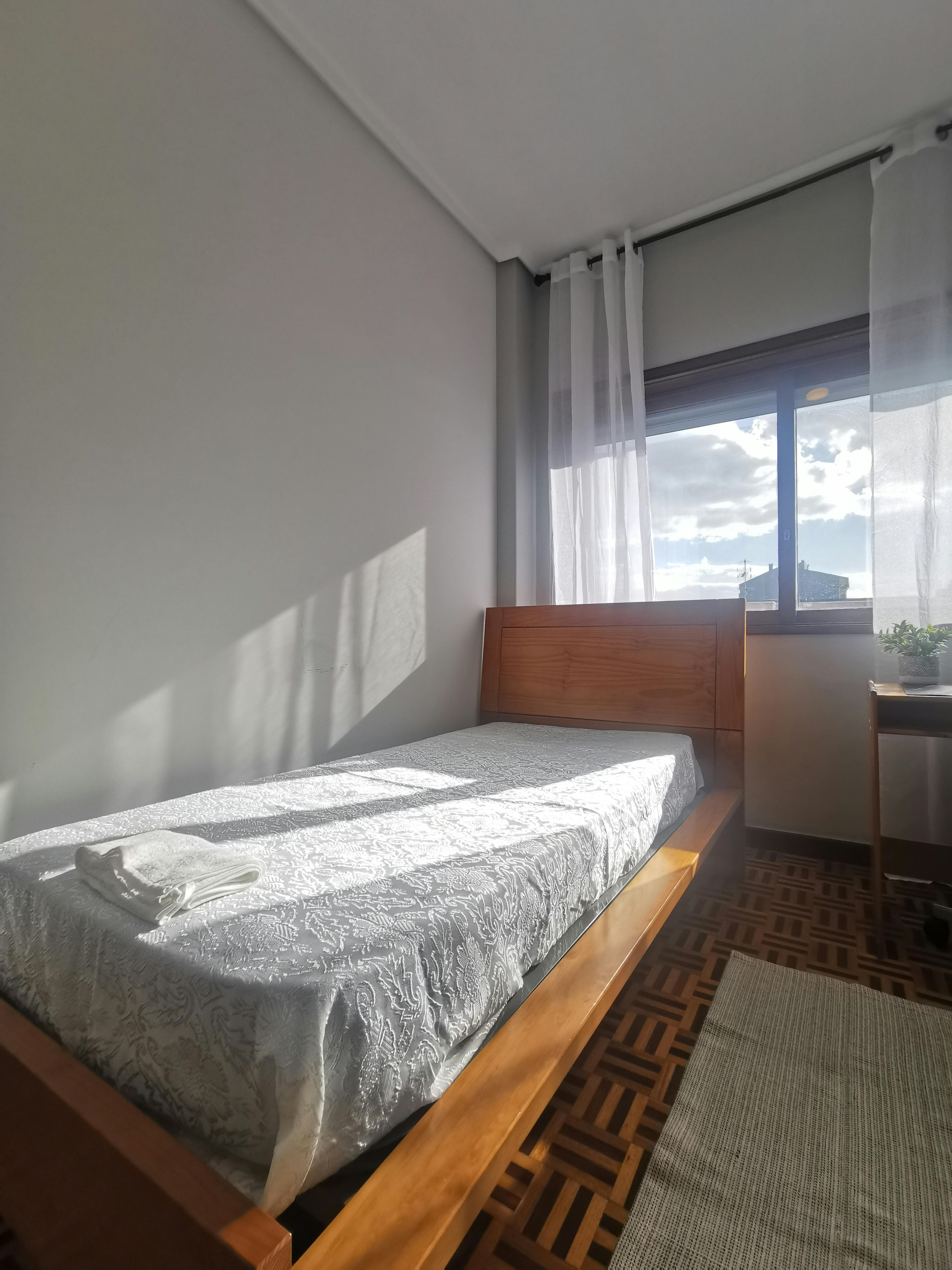 Private room for rent for €540 per month in Porto, Rua de Santa Catarina