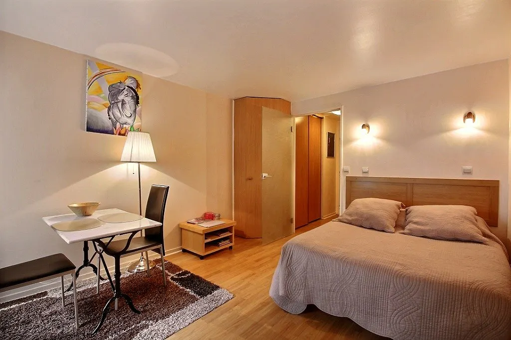 Apartment in Rue Jean-Baptiste Pigalle, Paris (1268625) ROOM
