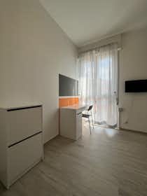 Pokój prywatny do wynajęcia za 565 € miesięcznie w mieście Verona, Via Giovanni Gramego