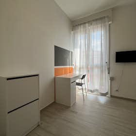 Cameră privată de închiriat pentru 565 EUR pe lună în Verona, Via Giovanni Gramego