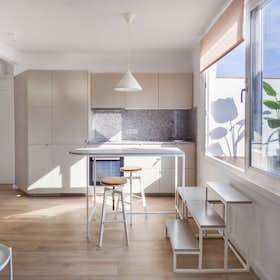 公寓 正在以 €1,000 的月租出租，其位于 L'Hospitalet de Llobregat, Carrer del Cinca
