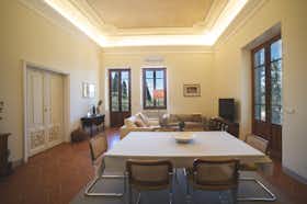 Casă de închiriat pentru 3.800 EUR pe lună în Fiesole, Via Francesco Poeti
