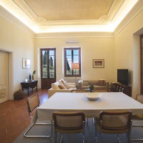 Casa in affitto a 4.000 € al mese a Fiesole, Via Francesco Poeti