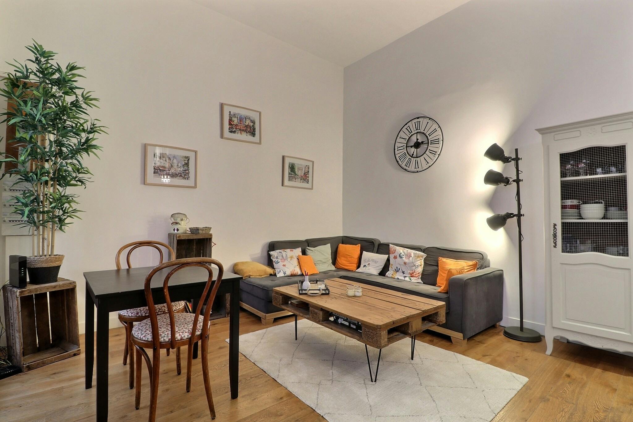 Apartment for rent for €1,635 per month in Paris, Rue André del Sarte