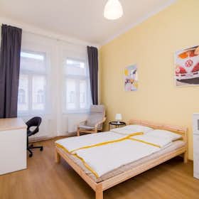 Private room for rent for €788 per month in Prague, Sokolská