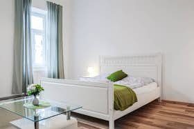 Appartement à louer pour 1 200 €/mois à Vienna, Wiedner Hauptstraße