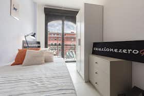 Pokój prywatny do wynajęcia za 470 € miesięcznie w mieście Sassari, Via Michele Coppino