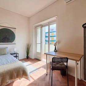 Private room for rent for €640 per month in Lisbon, Rua Tristão Vaz