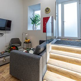 Apartment for rent for €1,600 per month in Vienna, Hütteldorfer Straße