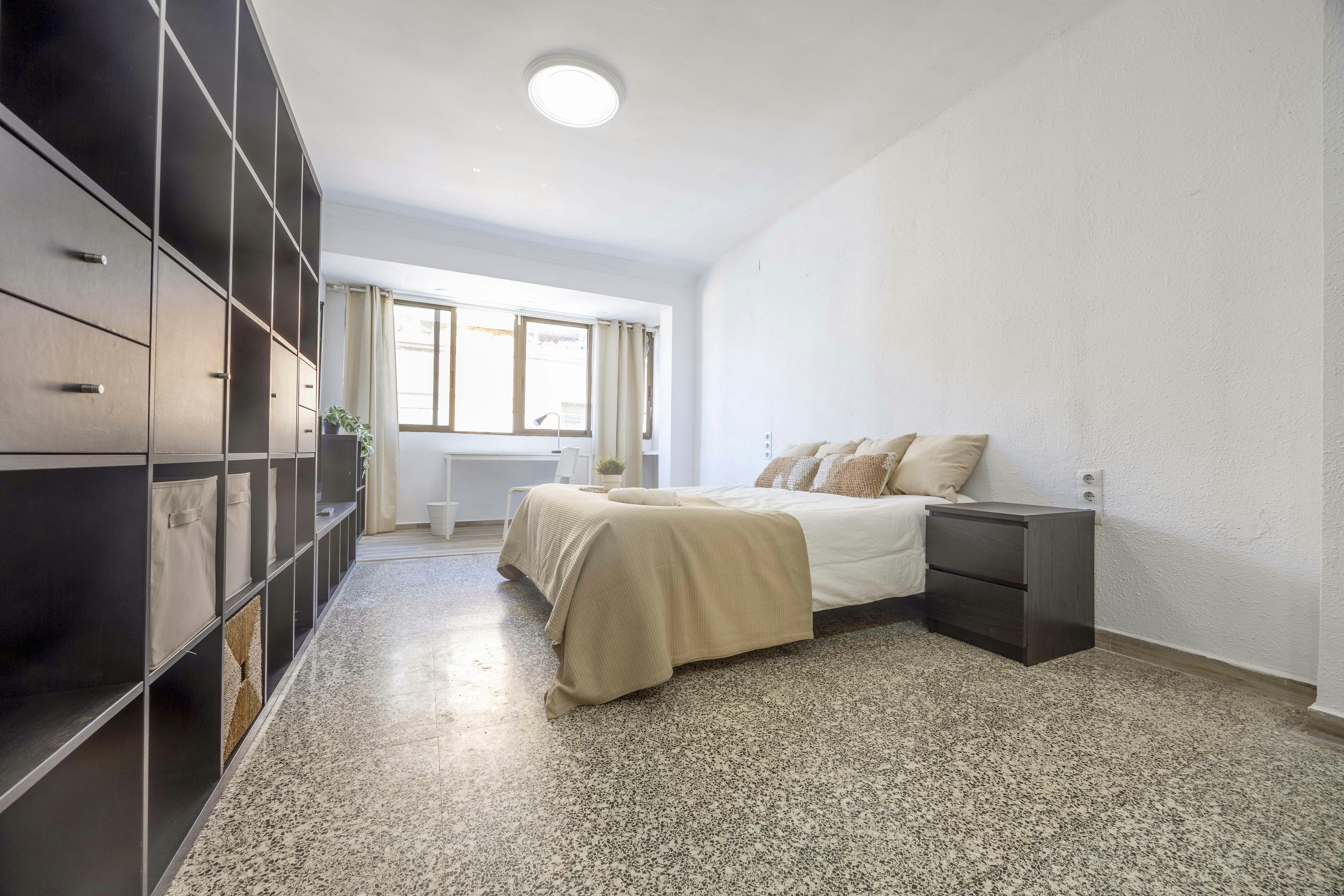 Private room for rent for €420 per month in Valencia, Calle Reig Genovés