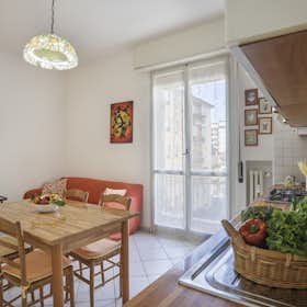 Appartement te huur voor € 111 per maand in Scandicci, Via Giovanni Paisiello