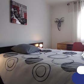 Private room for rent for €330 per month in Saint-André-les-Vergers, Rue Georges Bonbon