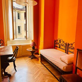 Private room for rent for €790 per month in Milan, Via Giulio e Corrado Venini
