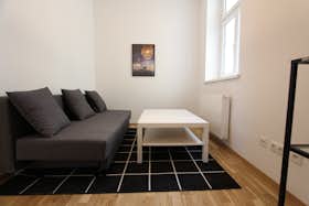 Appartement te huur voor € 870 per maand in Vienna, Sechshauser Gürtel