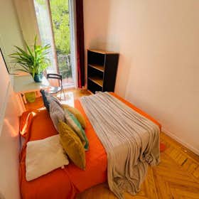Private room for rent for €649 per month in Madrid, Calle de Ferraz