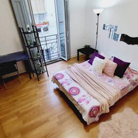 Private room for rent for €649 per month in Madrid, Calle de Toledo