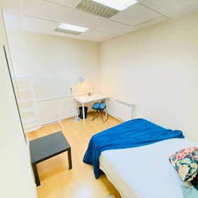 Private room for rent for €649 per month in Madrid, Plaza de Santa Bárbara