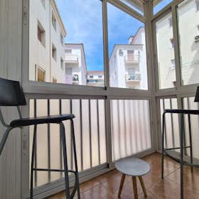 Private room for rent for €599 per month in Madrid, Calle de Algeciras