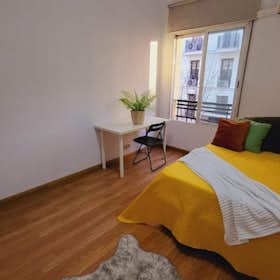 Private room for rent for €699 per month in Madrid, Calle de Ferraz