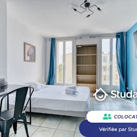 Private room for rent for €500 per month in Marseille, Boulevard Romain Rolland
