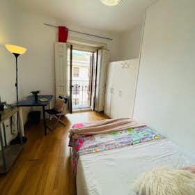 Private room for rent for €689 per month in Madrid, Calle de Toledo