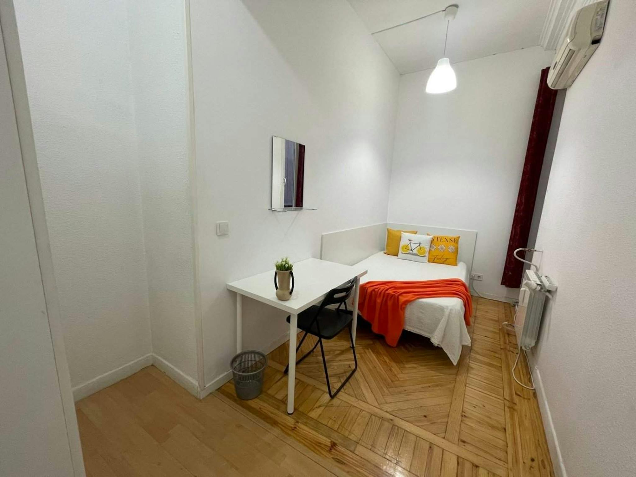 Calle de Ferraz, Madrid preview