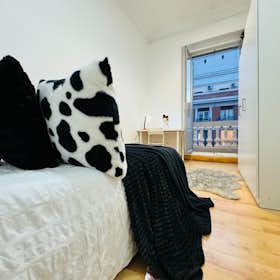 Private room for rent for €710 per month in Madrid, Calle de Ferraz