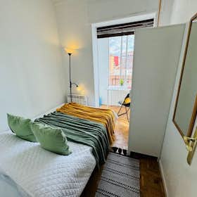 Private room for rent for €535 per month in Madrid, Calle de Romero Robledo