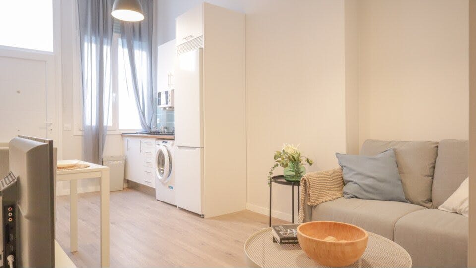 Apartamento en alquiler por 990 € al mes en Madrid, Paseo de Perales