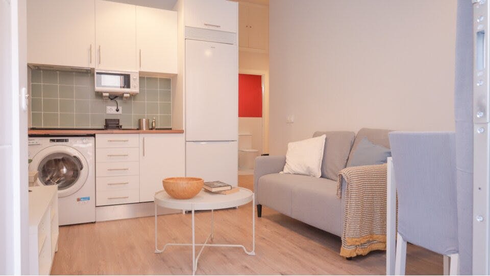 Apartment for rent for €975 per month in Madrid, Paseo de Perales