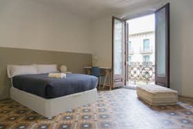 Private room for rent for €1,042 per month in Barcelona, Carrer de Trafalgar